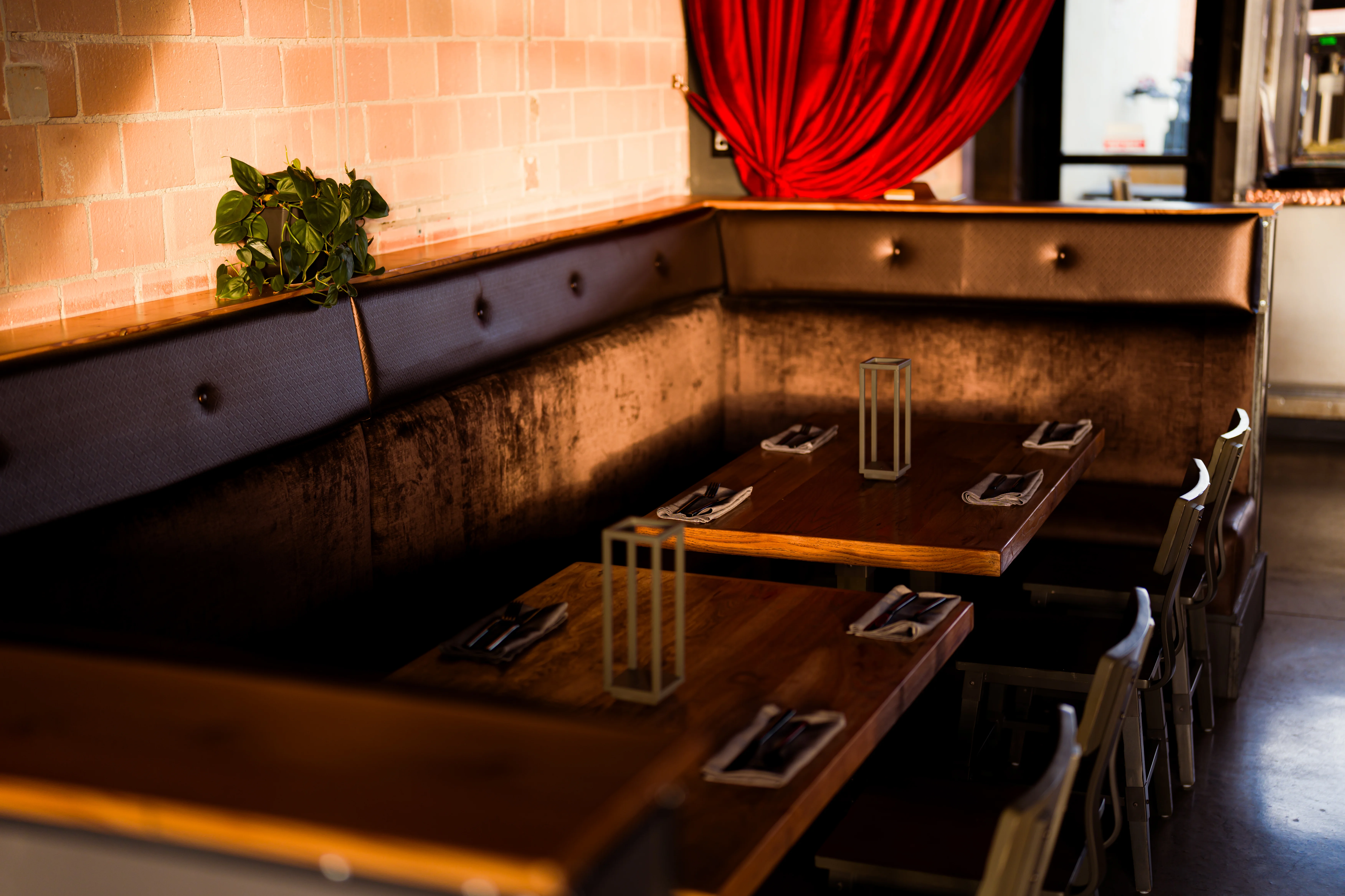 modern-restaurant-interior-2