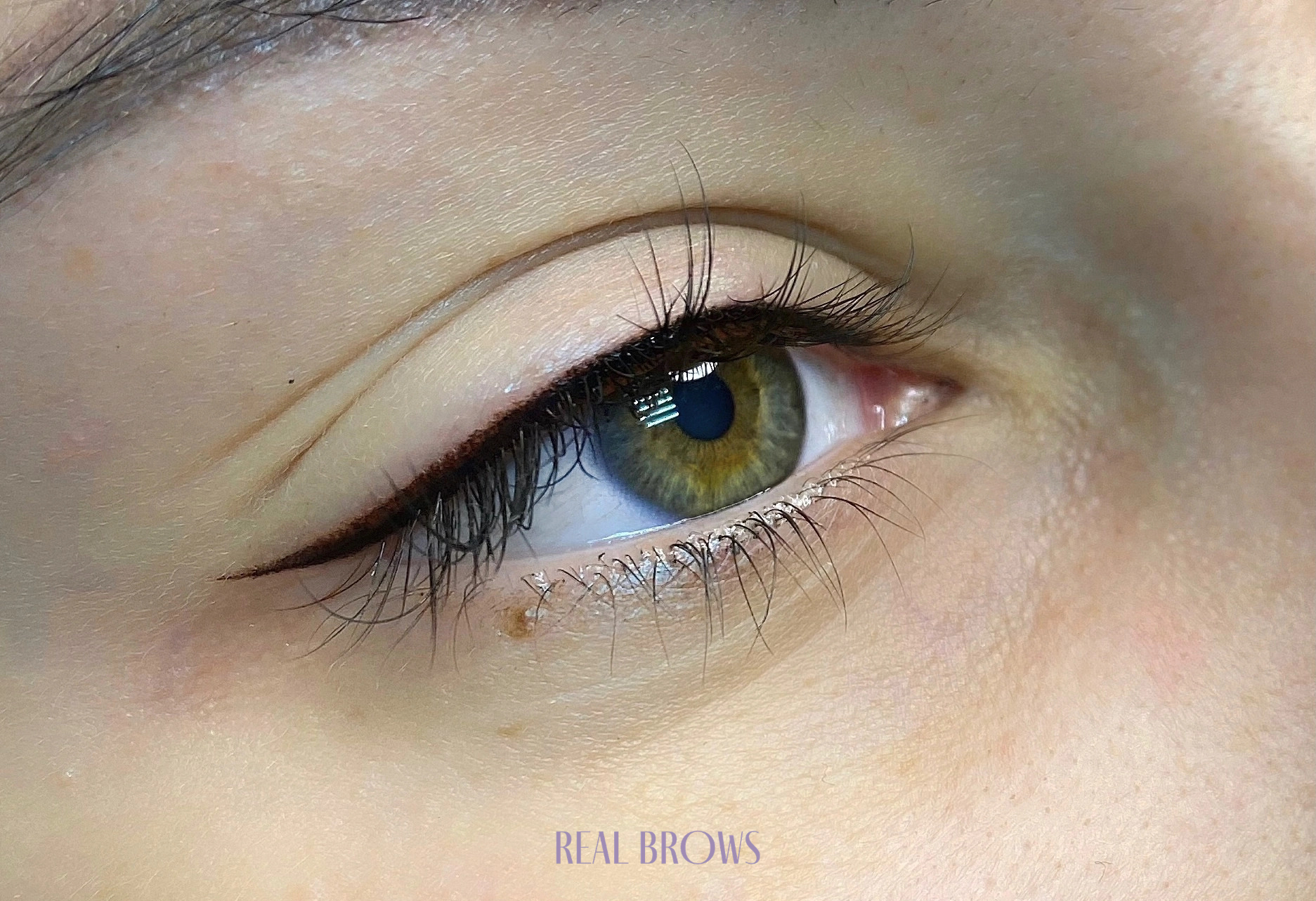 The Insider's Guide to Natural-Looking Lash Enhancement Eyeliner