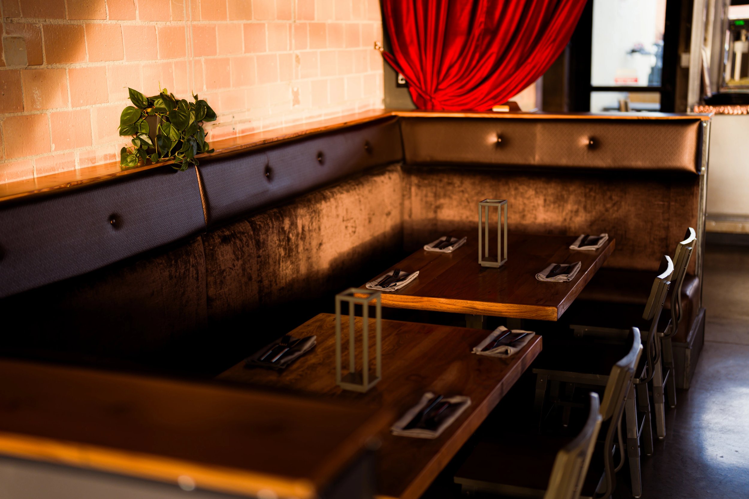 modern-restaurant-interior-2
