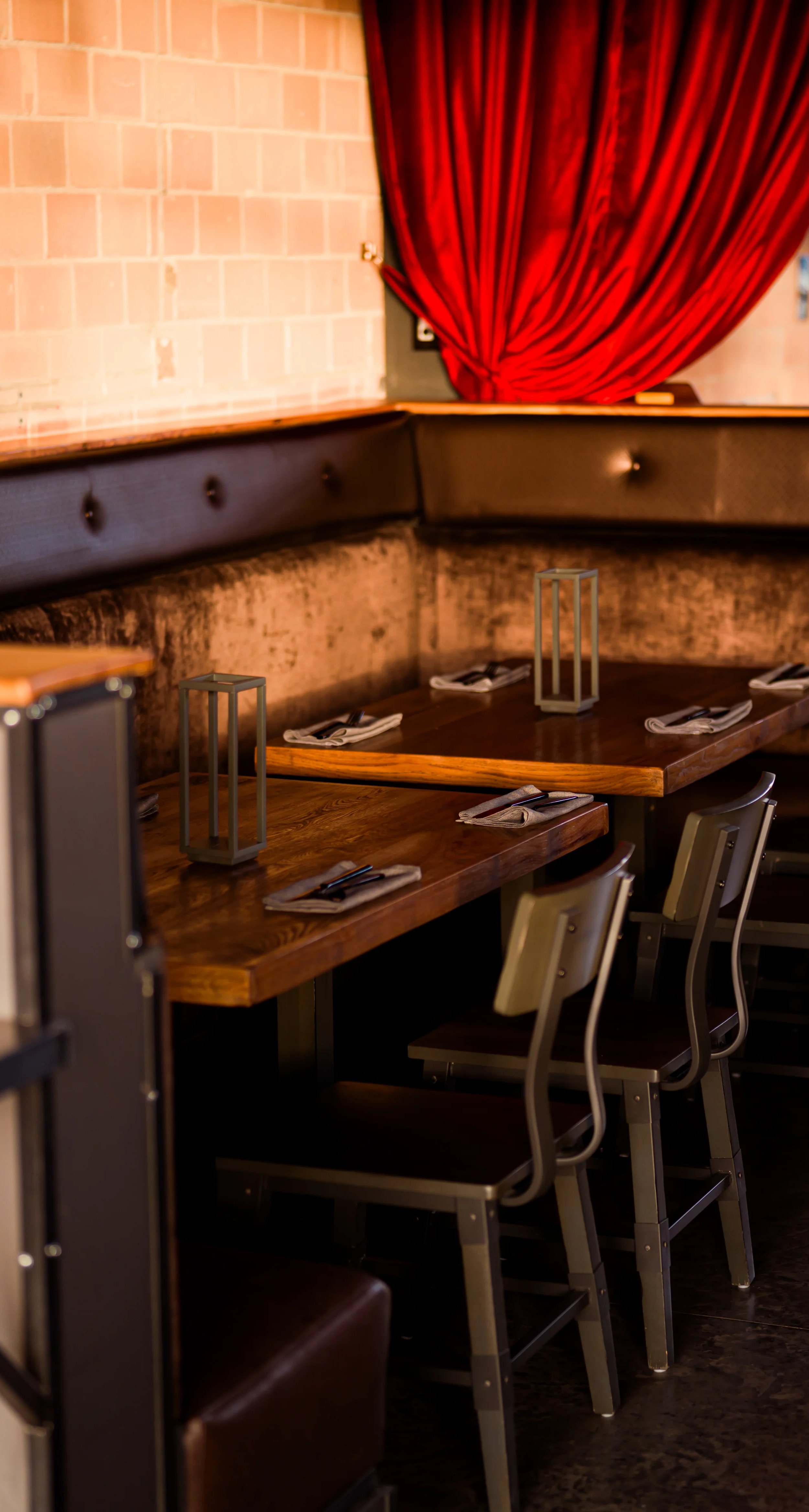 modern-restaurant-interior